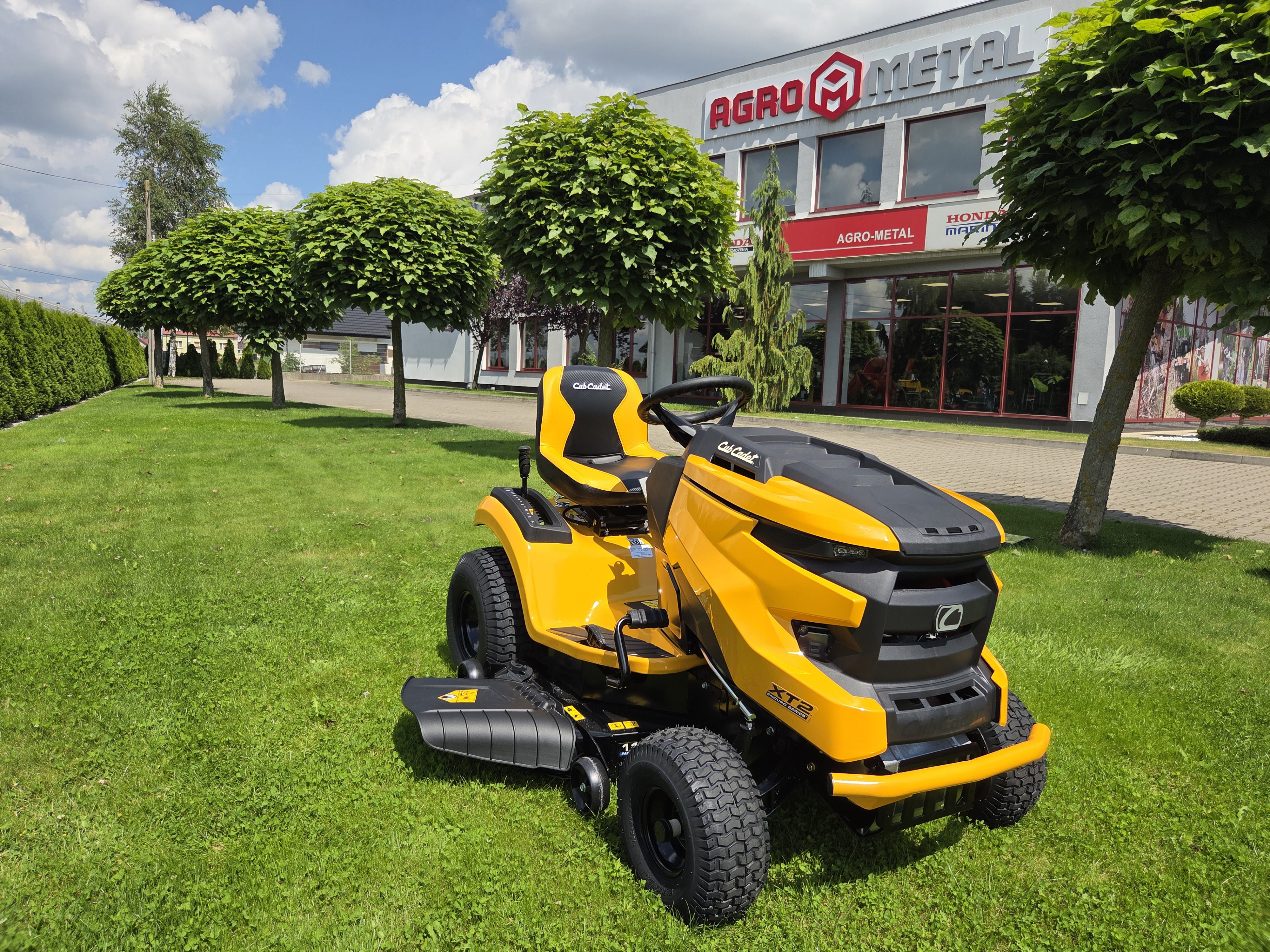 Dlaczego warto kupić traktorek ogrodowy?