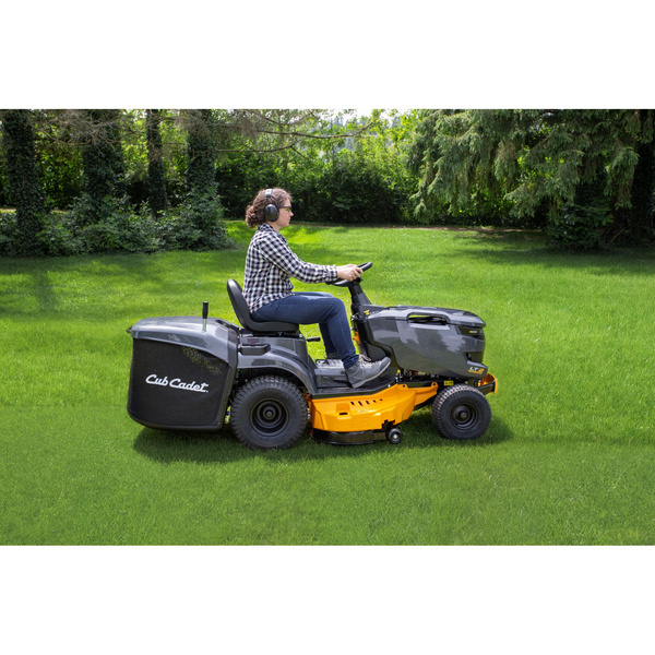Kosiarka Traktorek ogrodowy CUB CADET LT2 R92 + olej + dostawa gratis!